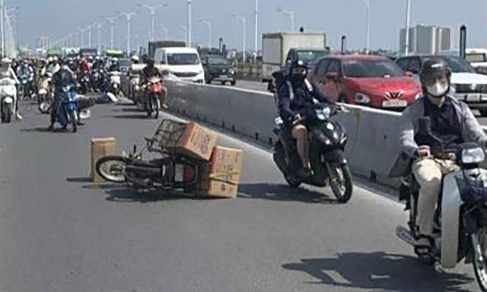 Thực hư thông tin tài xế nhảy cầu Vĩnh Tuy sau vụ va chạm giao thông khiến cô gái tử vong