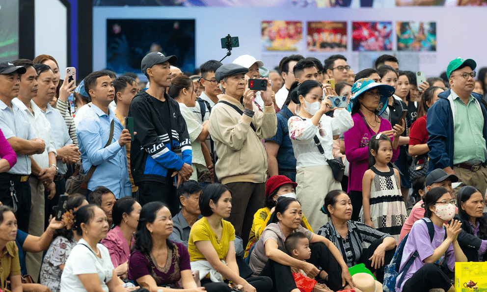 Có gì ở Hội chợ Mùa Thu mà đông vui thế này?