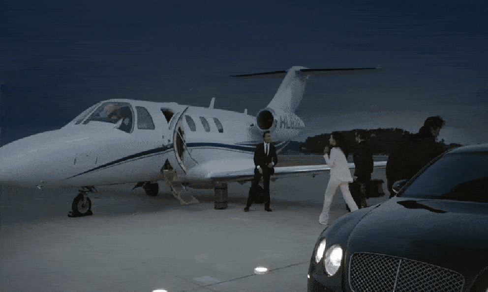 Ai tác hợp cho cặp đôi này yêu nhau đỉnh quá vậy: Nhà trai mặt đẹp body cháy, nhà gái giàu nhất showbiz