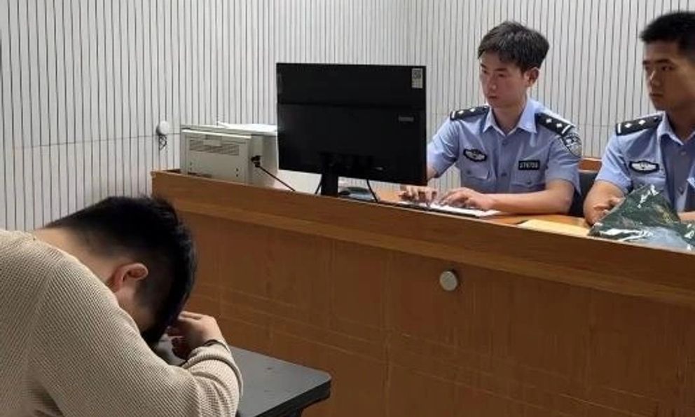 Mẹ vừa thông báo chuyển khoản thành công 300 triệu, nam sinh xác nhận rồi liền báo cảnh sát