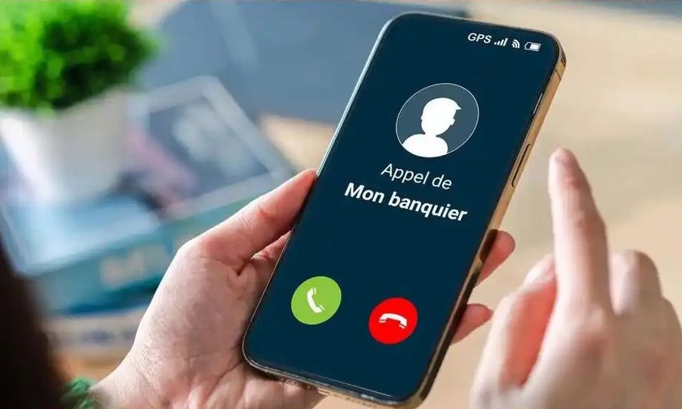 Nhận được cuộc gọi này thì phải tắt máy ngay nếu không muốn mất tiền tài khoản