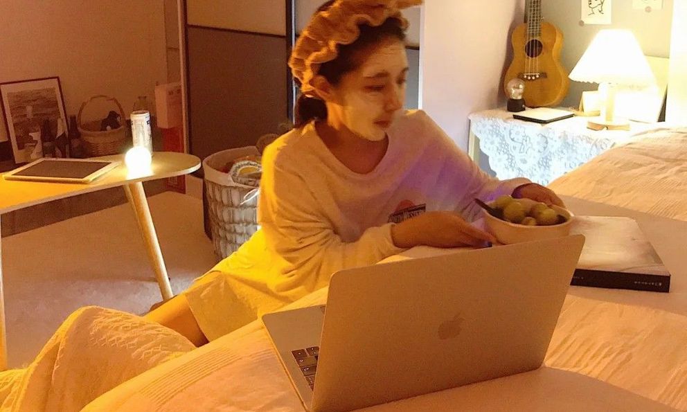 Đã đến lúc TỰ CỨU lấy giấc ngủ bằng cách TUYỆT ĐỐI không làm 6 việc này trong 1 tiếng trước khi đi ngủ