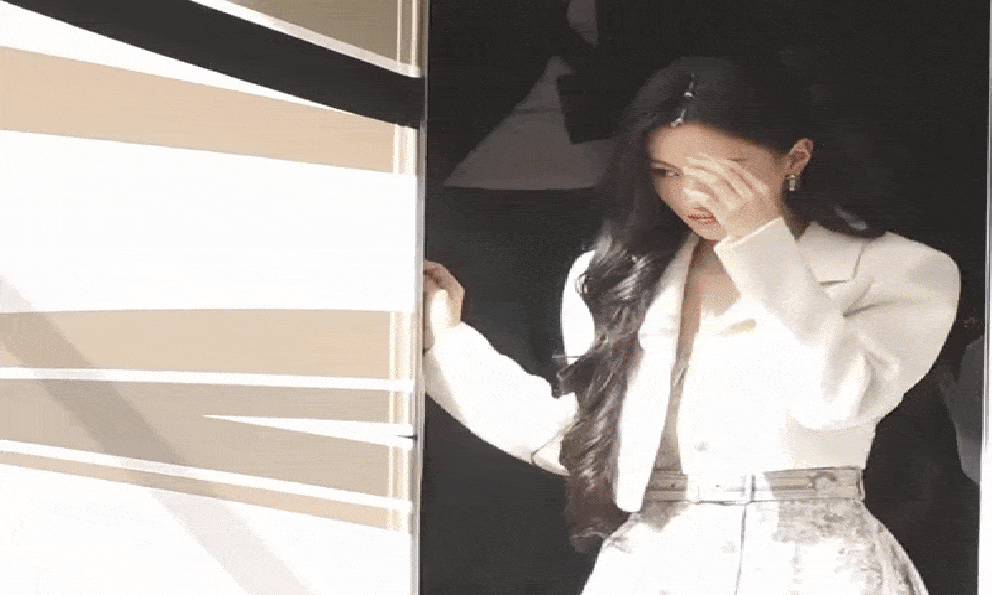 Chưa từng có cặp đôi nào chạm đỉnh cao thẩm mỹ thế này: Nhà trai là tổng tài sang tới nóc, nhà gái xứng danh đại mỹ nhân