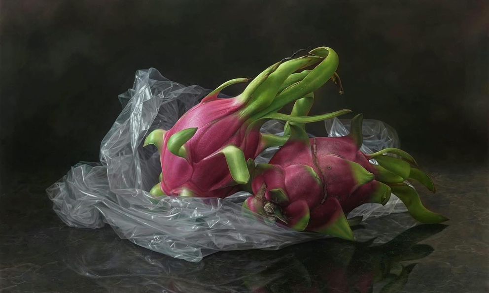 Bức tranh 2 quả thanh long trông thật đến mức 