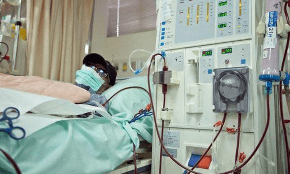 Người đàn ông suy thận cấp sau 1 tháng dán thứ quen thuộc này lên người