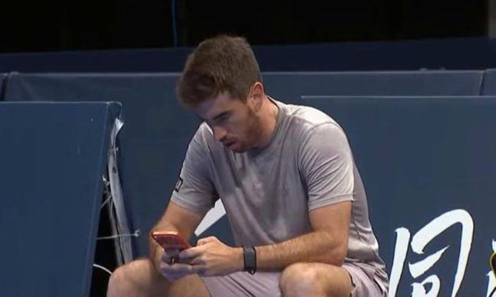 Top 2 Pickleball thế giới cứ gặp các tay vợt Việt Nam là… bấm điện thoại