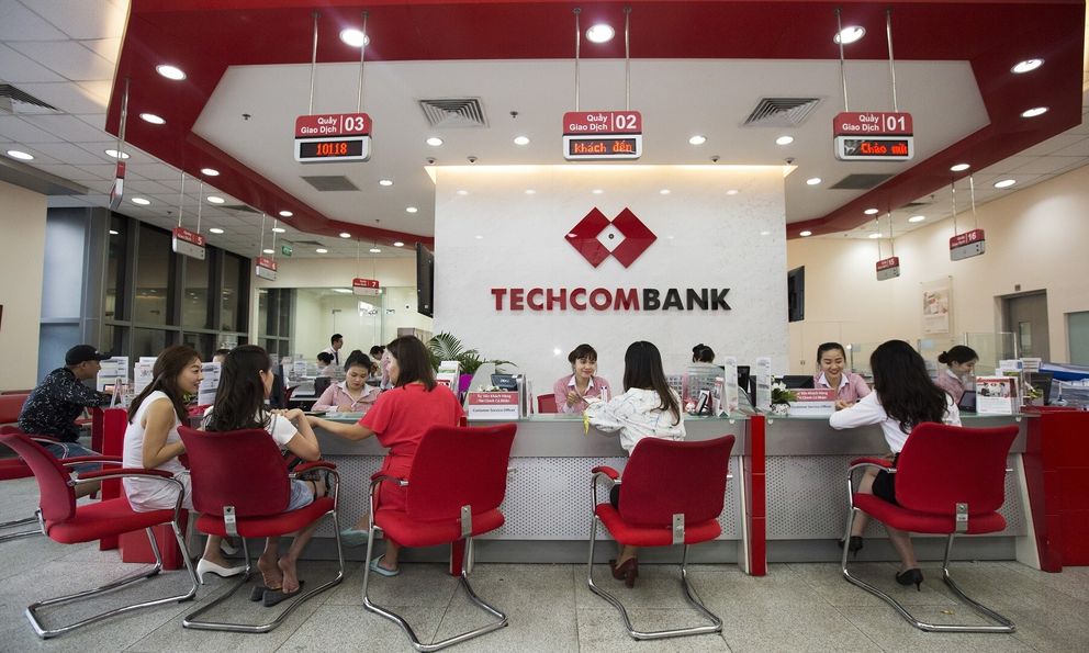 Techcombank sẽ đóng toàn bộ giao dịch tài khoản, thẻ và các dịch vụ với người dùng sau