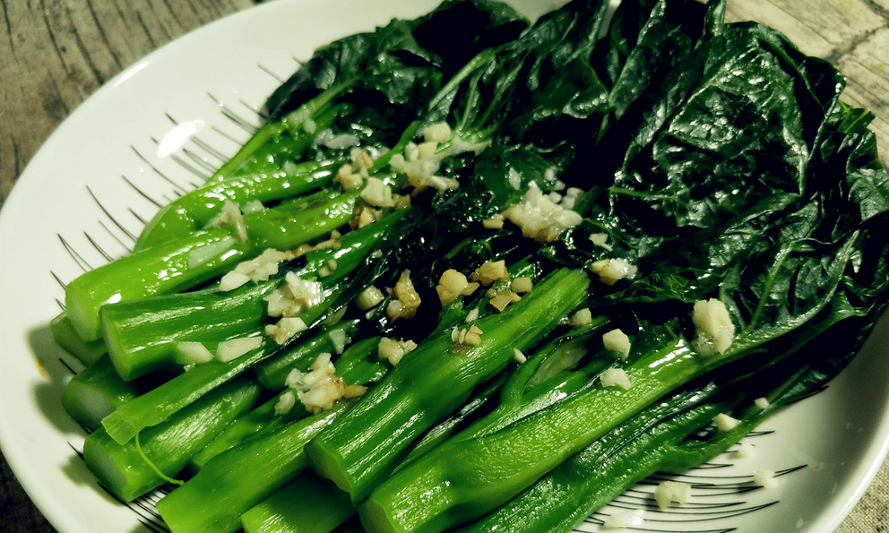 Ăn 1 loại rau thường xuyên, người phụ nữ 60 tuổi ung thư 10 năm không tái phát: Việt Nam bán đầy chợ, giá lại rẻ