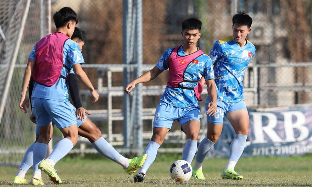 Tận mắt gặp ngôi sao U22 Việt Nam sáng học đại học chiều đá SEA Games 