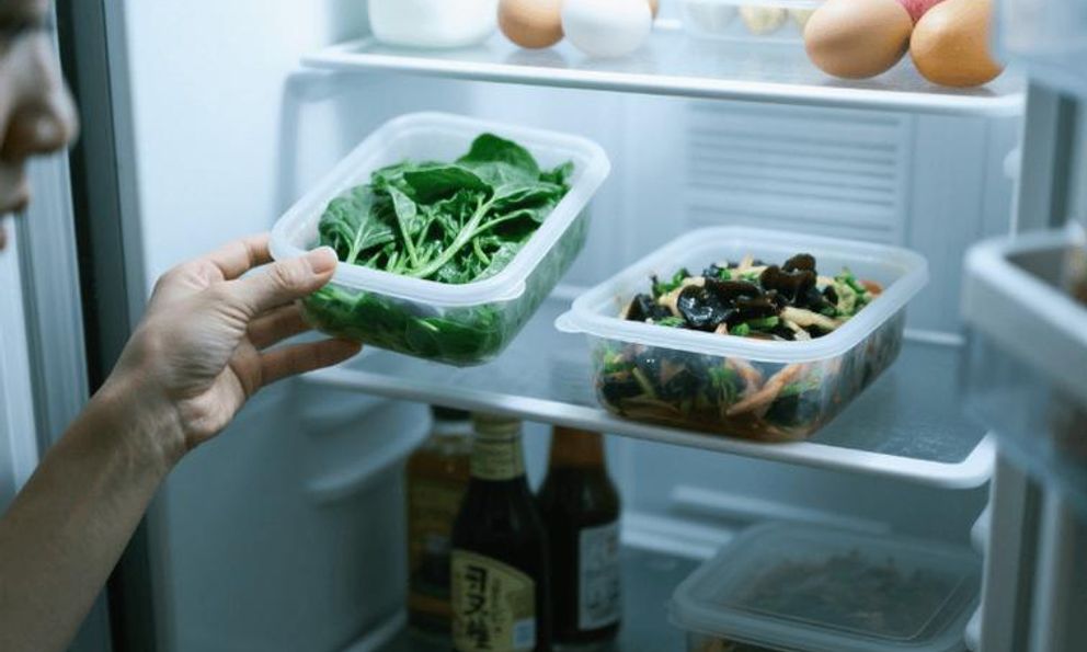 1 cặp vợ chồng cùng bị đột quỵ, bác sĩ nói tủ lạnh đựng 3 thực phẩm này quá lâu gây cục máu đông: “Vứt đi đừng tiếc”!