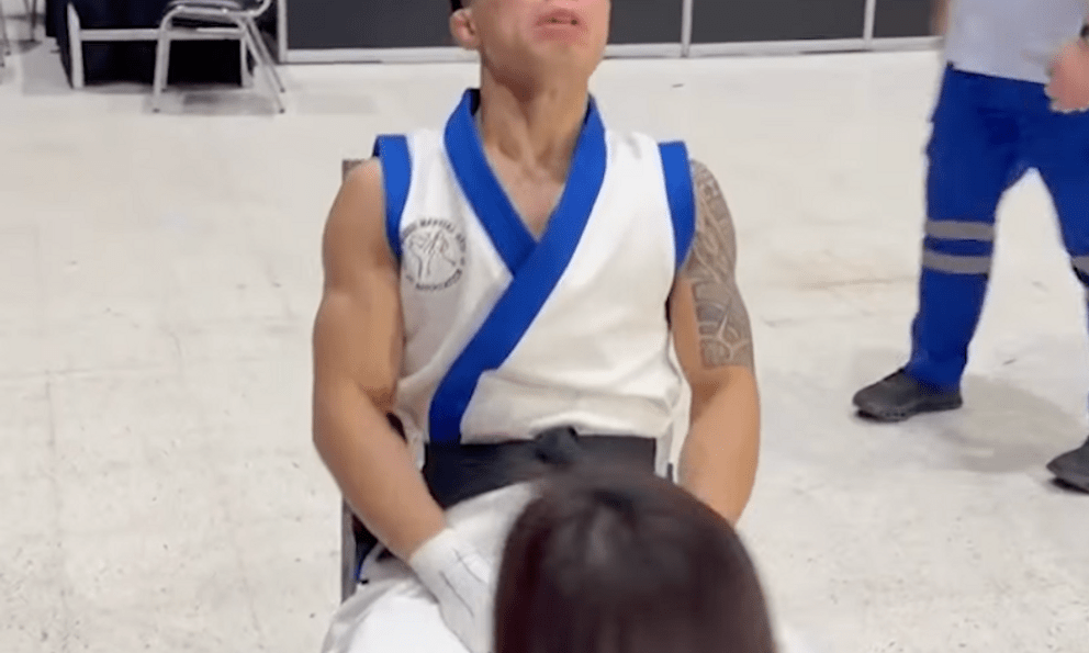 Võ sĩ Việt Nam tức tưởi khóc nghẹn khi thua VĐV Thái Lan tại SEA Games 