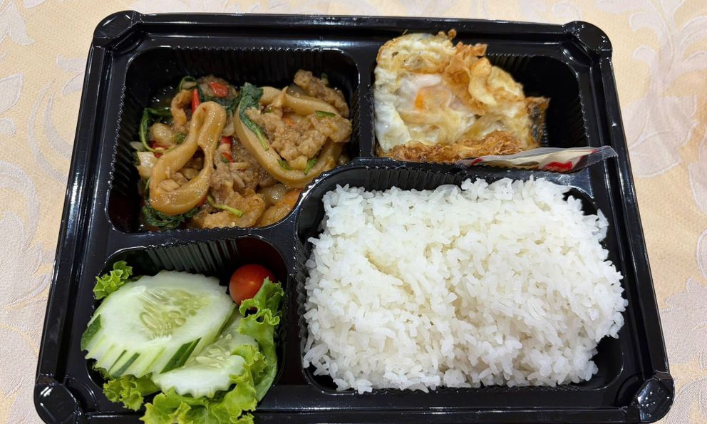 Bữa ăn gây xôn xao cõi mạng do BTC Thái Lan chuẩn bị cho tuyển futsal Việt Nam tại SEA Games 33