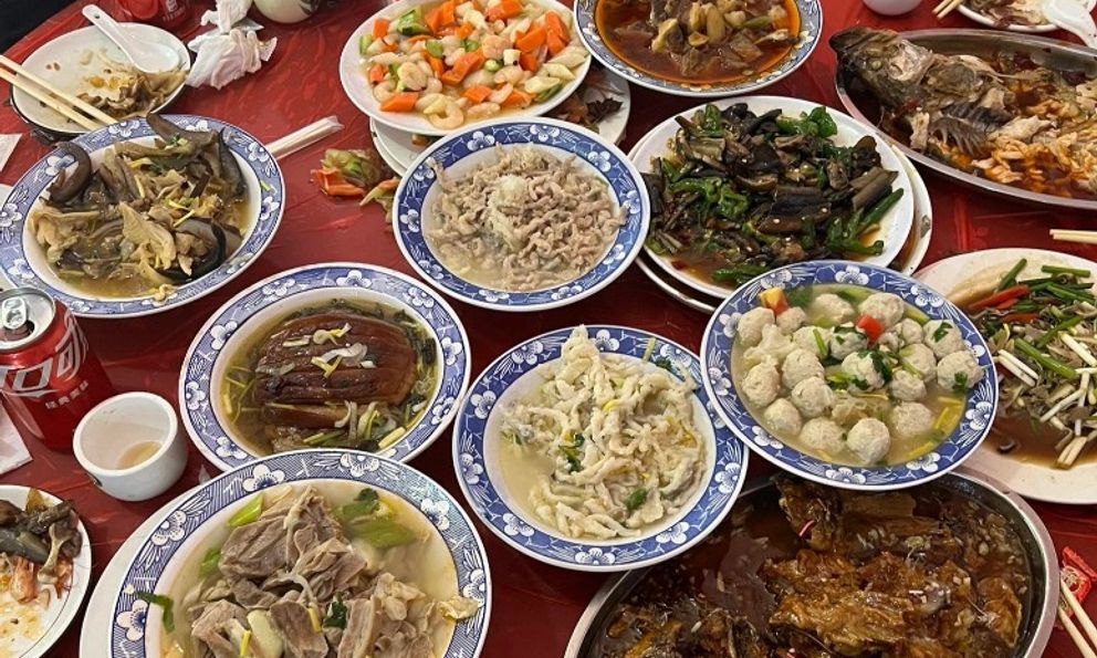 Đi làm shipper mà về quê “nổ” làm giám đốc: Sự thật hé lộ qua tờ thanh toán tiệc tất niên