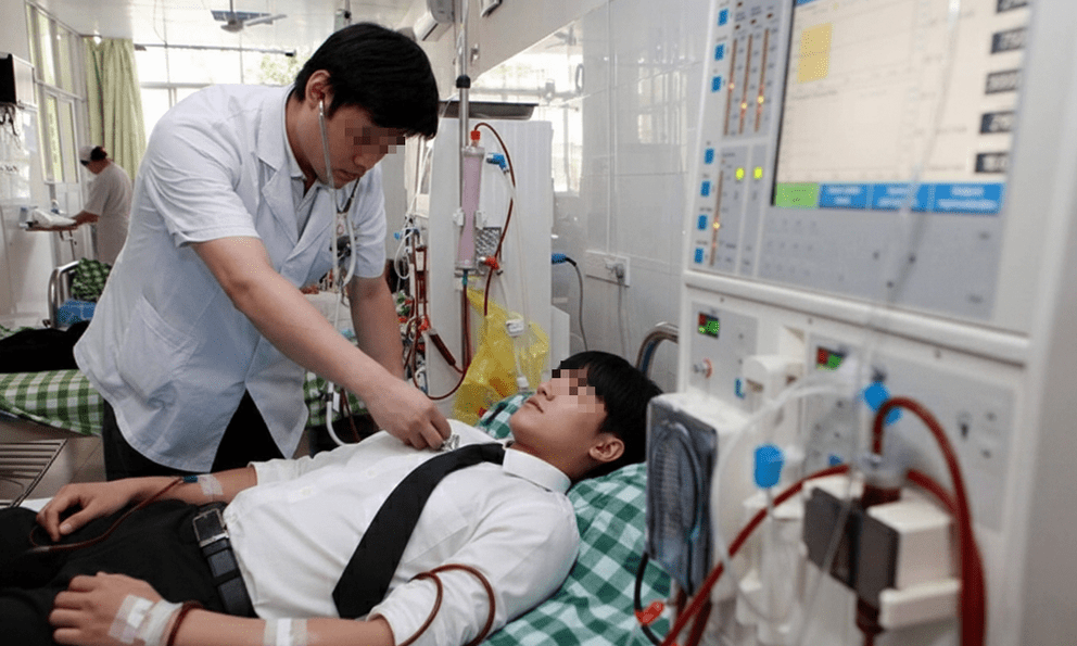 Chàng trai độc thân 24 tuổi ngỡ ngàng phát hiện thận “gần như hỏng”, bác sĩ thở dài: “Nhiều nam giới có 2 thói quen giống cậu”