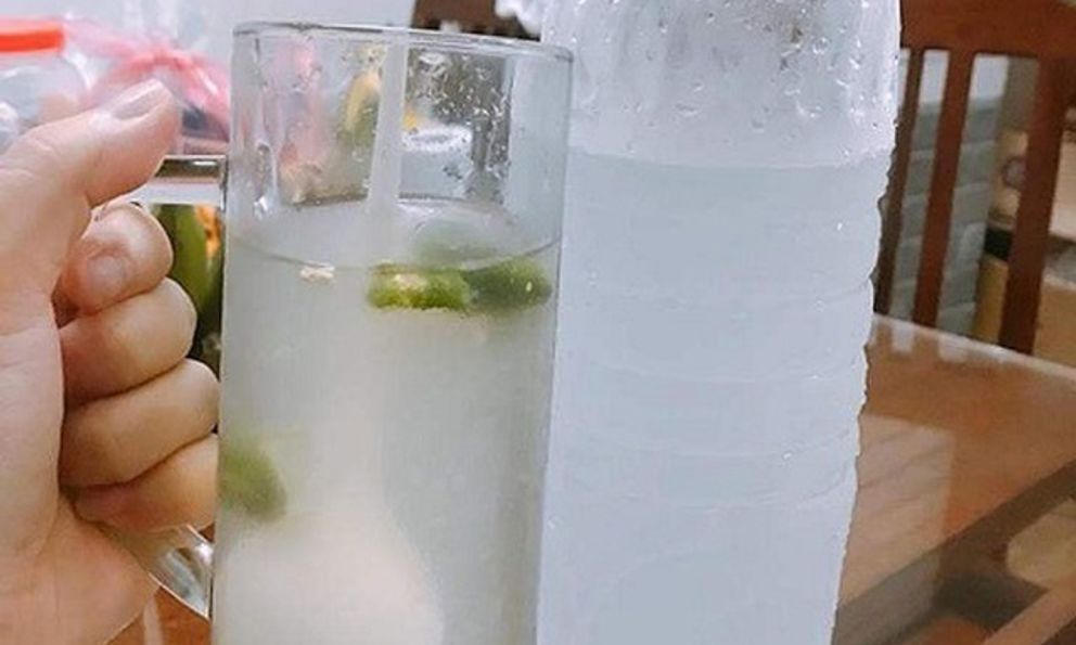 Chợ Việt có loại nước trong như nước lọc nhưng uống là “bơm” collagen vào người, dưỡng tóc, cân bằng nội tiết tố