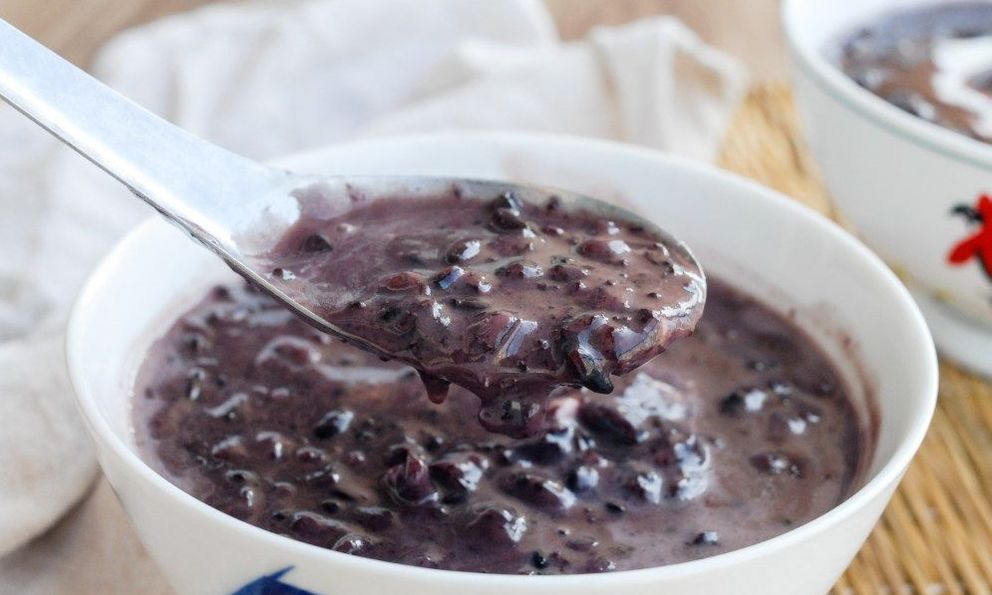 Chị em nào ăn đậu đen mà VỨT BỎ phần này thì đừng mong tăng sinh collagen, dưỡng da, chống lão hóa