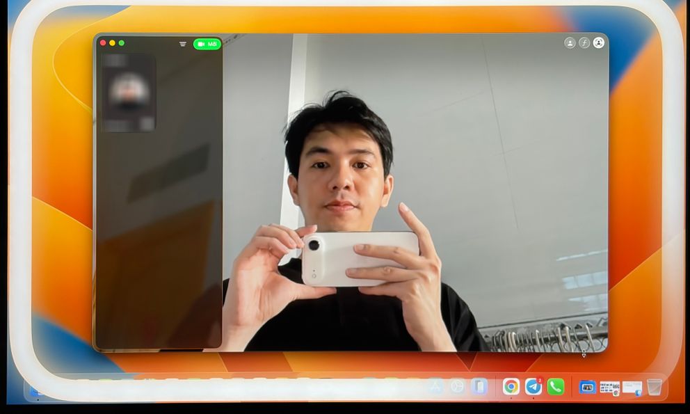 Apple phát hành macOS Tahoe 26.2, có tính năng dùng màn hình làm đèn chiếu sáng khi họp cực hay