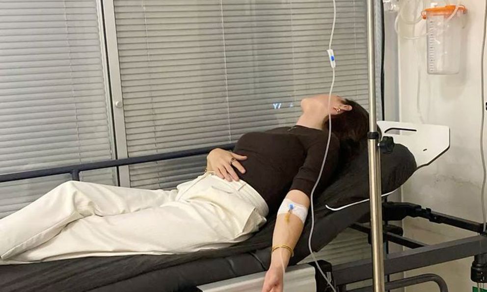 Nữ giáo viên tiểu học khóc nấc khi phát hiện ung thư ruột: 