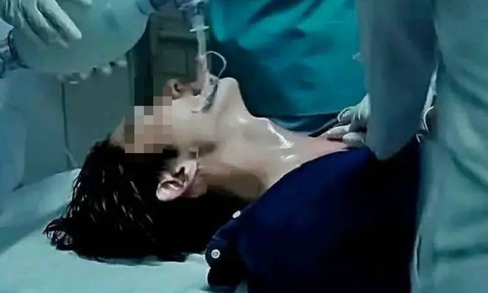 Nam nhân viên IT đột ngột ngừng tim khi đang làm chuyện ấy, người vợ khóc: 