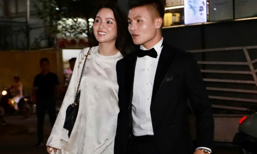 Quang Hải tay trong tay Chu Thanh Huyền, Hoàng Đức bảnh bao tại thảm đỏ Gala trao giải Quả bóng vàng Việt Nam 2025