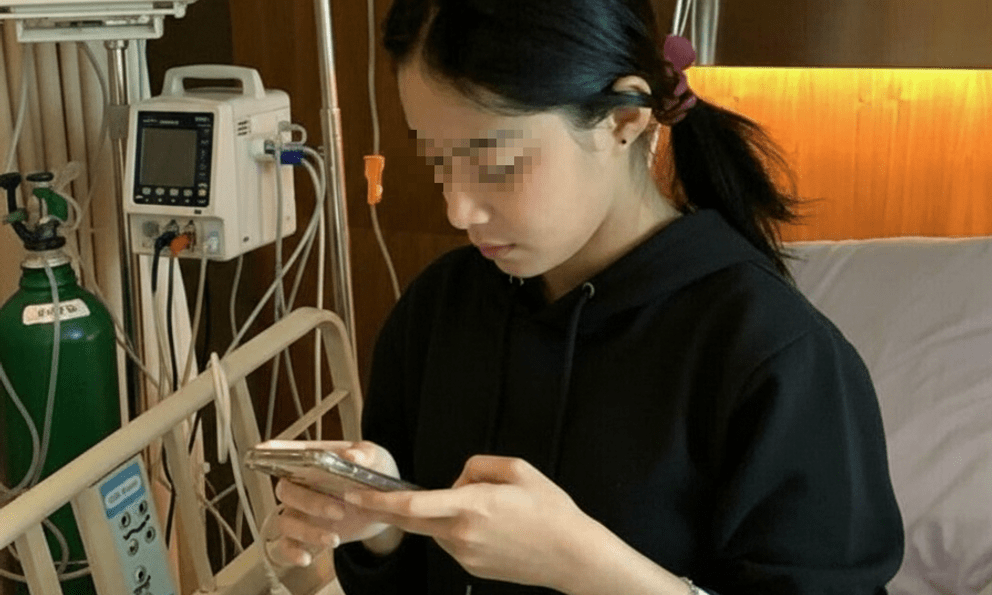 Cô gái trẻ mắc ung thư tuyến giáp, bác sĩ chỉ vào chiếc điện thoại và nói: 