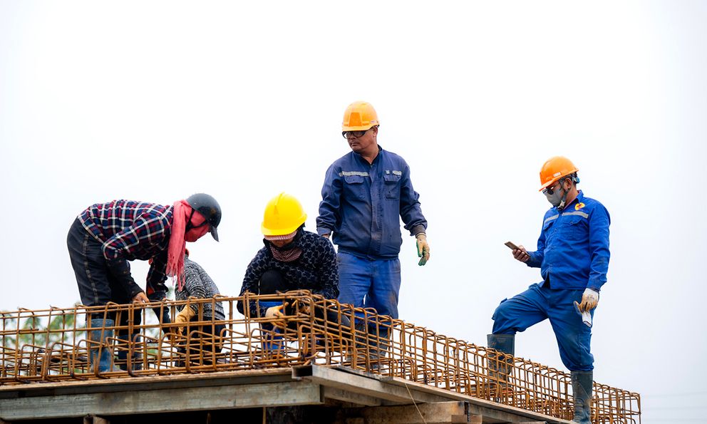 Công nhân làm việc xuyên lễ, đẩy nhanh tiến độ thông xe kỹ thuật hầm chui 778 tỷ đồng ở Hà Nội