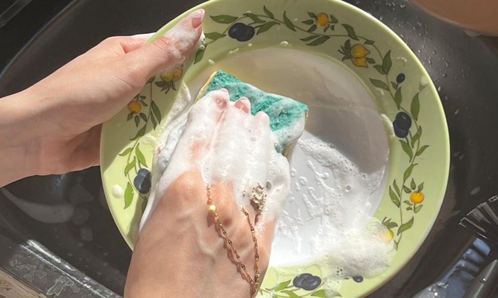 Kiểm tra nhà bếp và phòng tắm ngay! 10 thứ phải VỨT BỎ ngay cả khi chưa hỏng vì dễ chứa độc tố, vi khuẩn