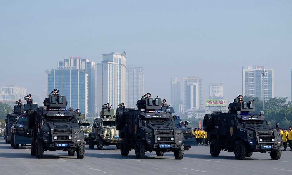 Lực lượng tinh nhuệ cùng dàn khí tài hiện đại diễn tập, sẵn sàng tham gia bảo vệ Đại hội Đảng