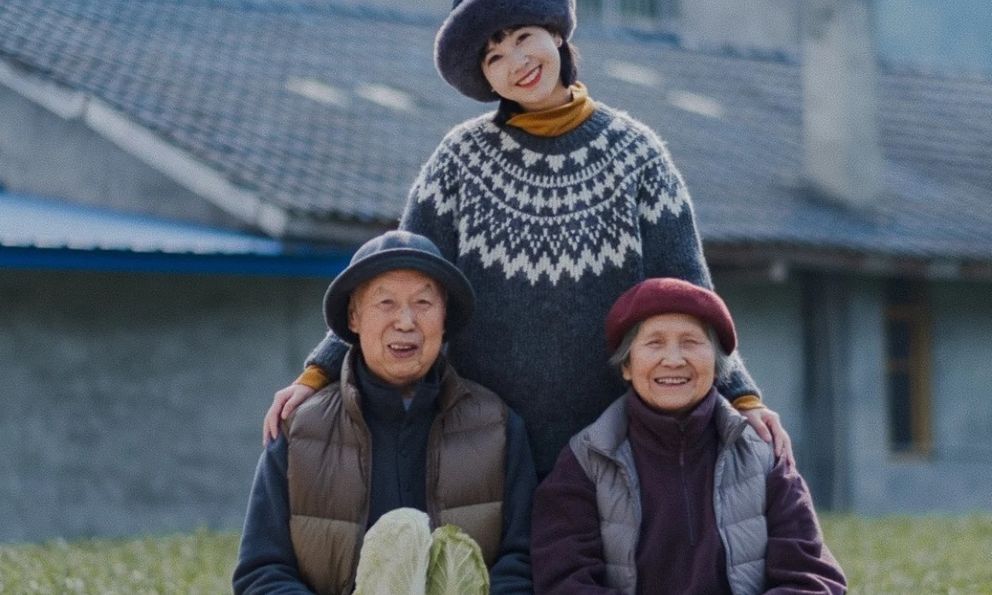 Về quê ăn Tết: 3 việc không nên nói - 3 người không cần tặng quà