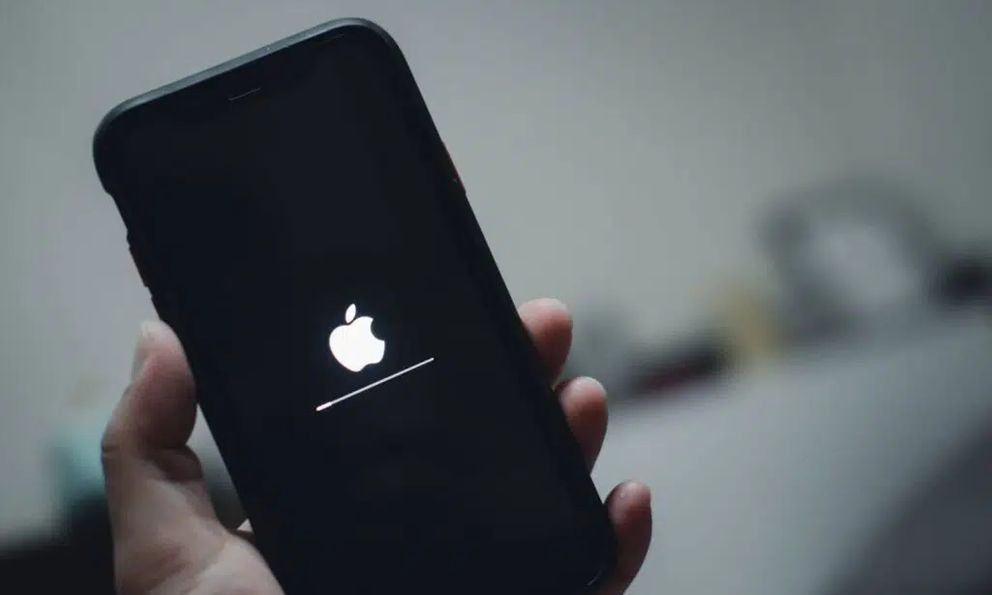 Người dùng iPhone cần khởi động lại ngay lập tức!