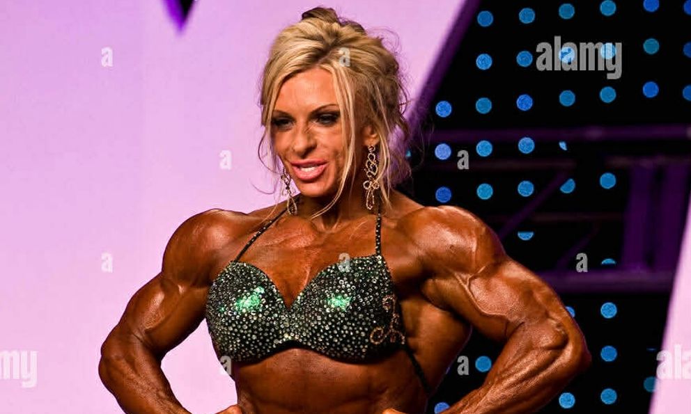 Nữ “quái vật thể hình” bắp tay nổi khối như thép, xuất hiện là khiến dân tình nín thở 