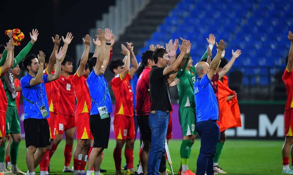 Phỏng vấn HLV Kim Sang-sik : U23 Việt Nam thi đấu quả cảm!