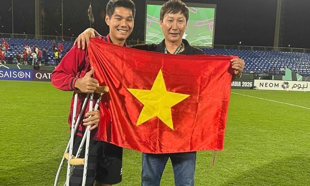 Hiểu Minh U23 Việt Nam phẫu thuật thành công, dự kiến nghỉ thi đấu bao lâu?