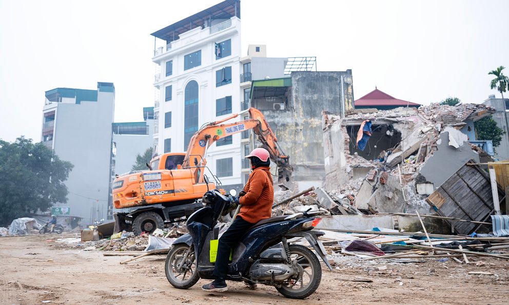 Toàn cảnh người dân Hà Nội tất bật bàn giao mặt bằng đoạn Vành đai 2,5 qua Cầu Giấy