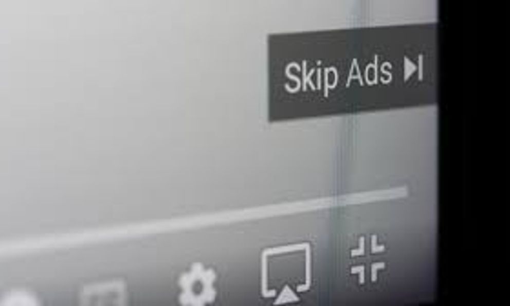 Tin vui từ tháng 2: Quảng cáo video trên mạng được tắt sau 5 giây; Cấm sử dụng trang phục bác sĩ, dược sĩ khi quảng cáo mỹ phẩm