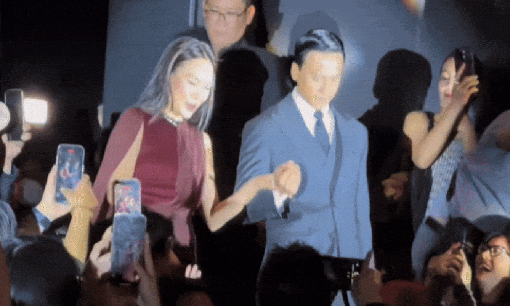 Mỹ Tâm và Mai Tài Phến như cô dâu chú rể trong đám cưới