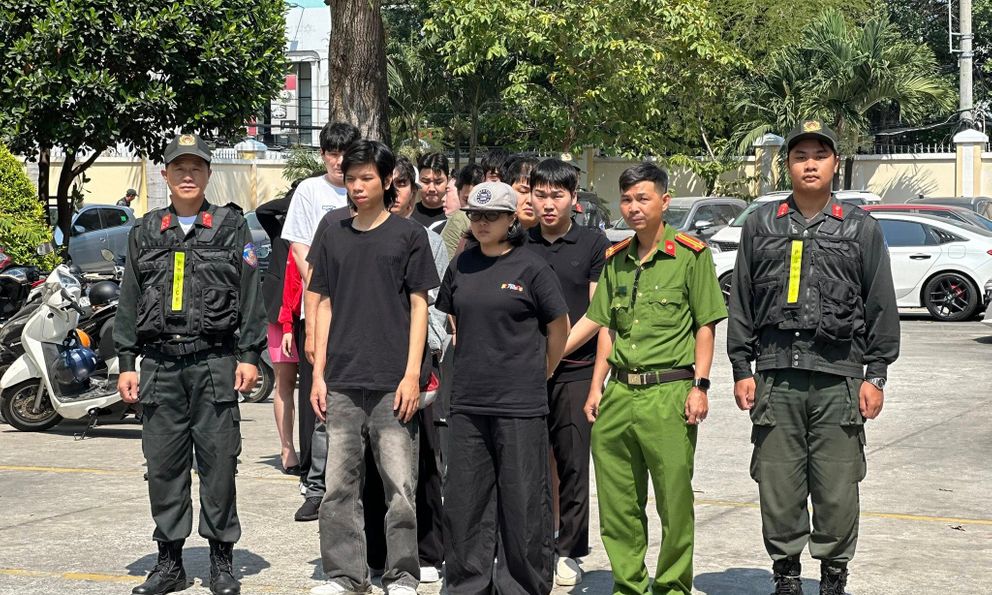 Đột kích bar Aplus ở trung tâm TP.HCM, nhiều “dân chơi” dương tính với chất ma tuý