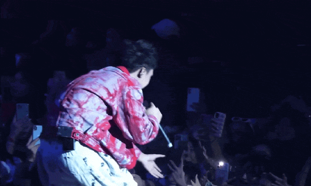 Nam rapper bước ra từ Rap Việt “chạy show” tất bật cuối năm, visual sáng bừng chiếm spotlight