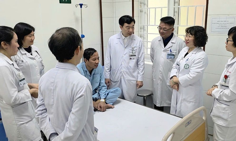 Xúc động hành trình tái sinh đôi mắt cho người bệnh tưởng chừng sẽ mù loà vĩnh viễn