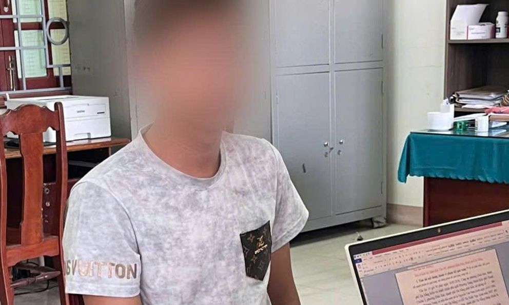 Bắt quả tang thanh niên sinh năm 2006 dùng clip nóng để cưỡng dâm người yêu cũ trong nhà nghỉ