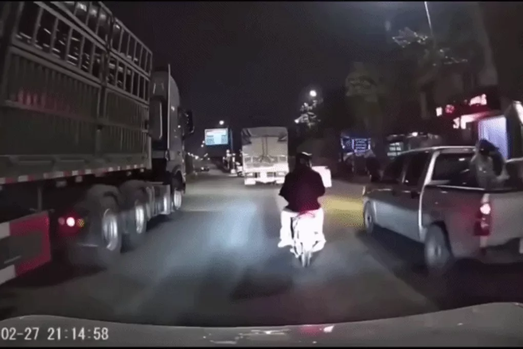 Vụ tạt đầu khiến 3 người suýt ngã vào xe đầu kéo: Hành vi nguy hiểm cho xã hội, có dấu hiệu tội phạm