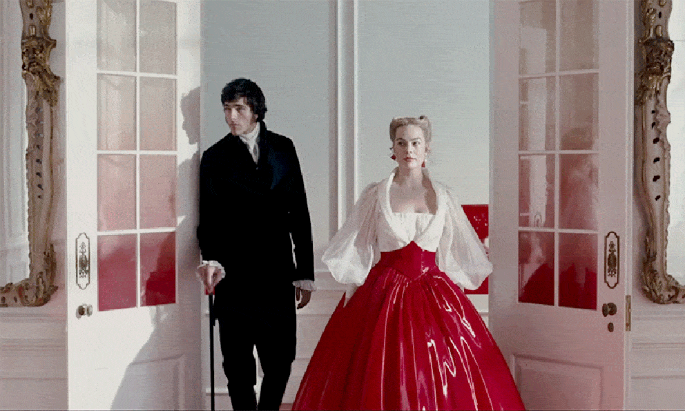 Giải mã 9 chi tiết ẩn trong Đồi Gió Hú: Phòng ngủ mang màu da nữ chính, tại sao bức tường lại 