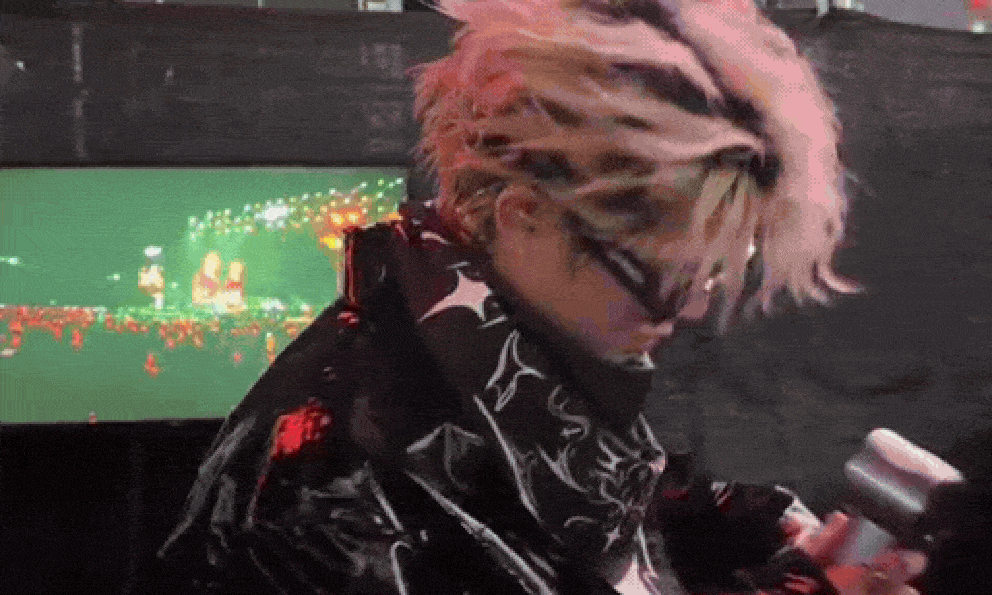 Ca sĩ Việt gây sốt trang Thông tin Chính phủ: Có “số” làm Quán quân - Á quân, bán vé concert hết veo chỉ trong 22 giây 