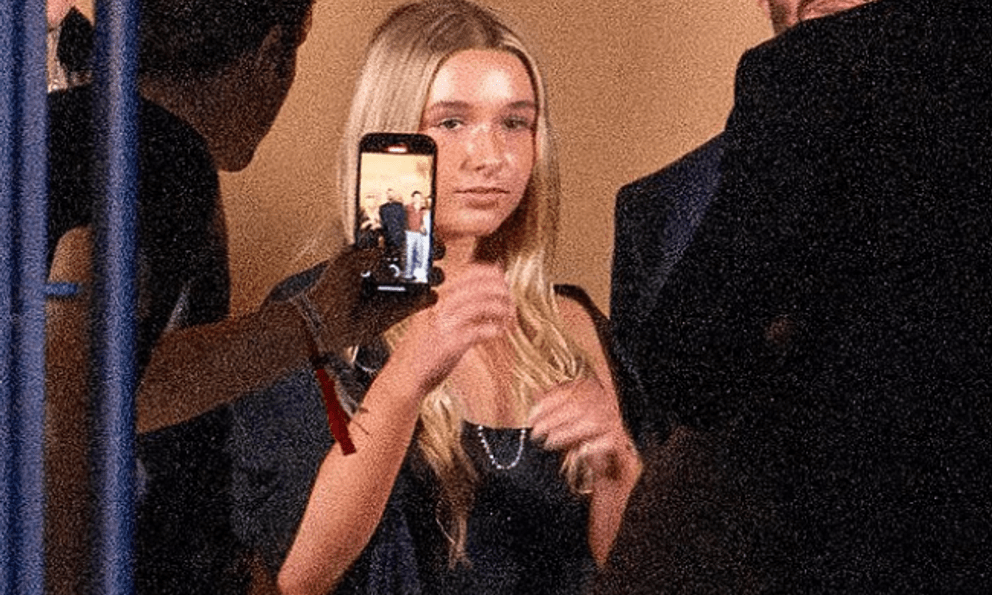 Không nhận ra tiểu thư Harper nhà Beckham, bị paparazzi 