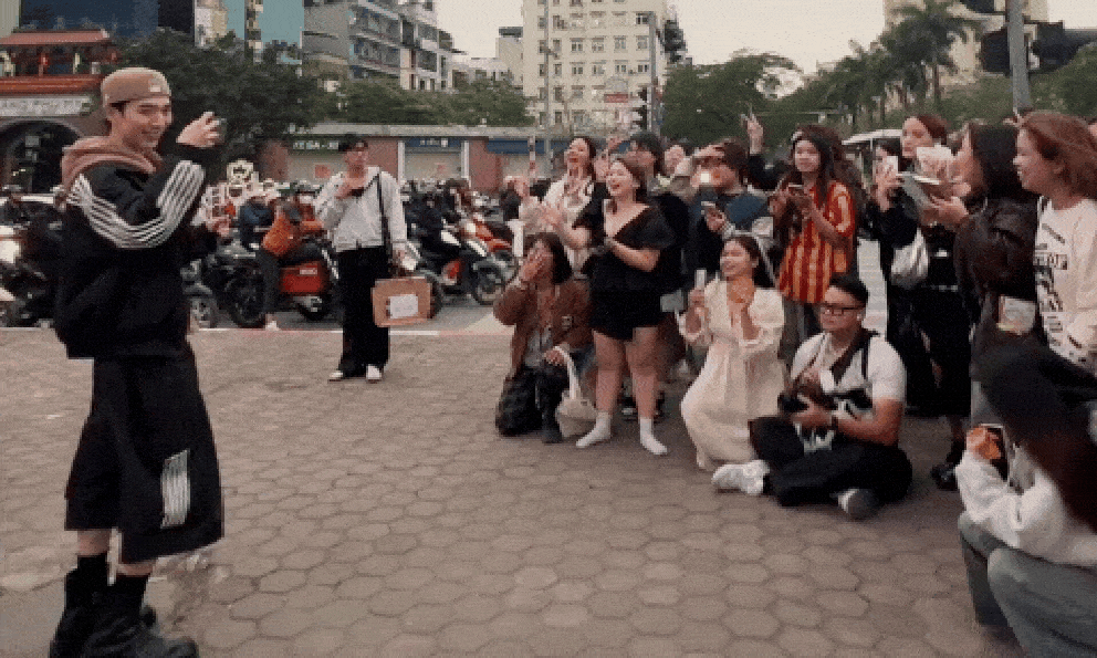 Bắt gặp nam thần Học viện Cảnh sát, làm 1 hành động gây chú ý giữa ngã tư