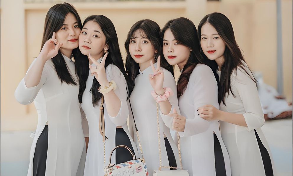 Ở Việt Nam chỉ có 2 trường đào tạo thứ tiếng này, sinh viên chưa tốt nghiệp đã được nhãn hàng trải thảm đỏ