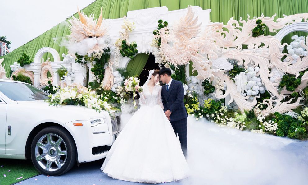 Ảnh cưới nét căng của cầu thủ Đức Huy và MC Huyền Trang Mù Tạt 