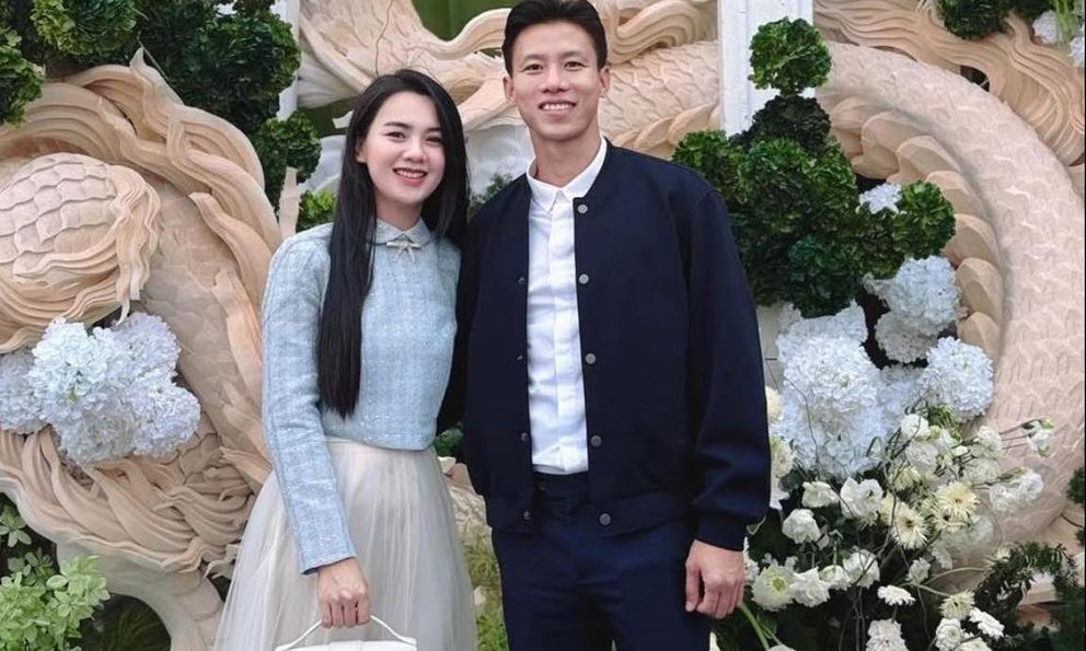 Hoa khôi ĐH Vinh 'xả ảnh' cùng đội trưởng tuyển Việt Nam đi ăn cưới, đẳng cấp nhan sắc số 1 làng WAGs