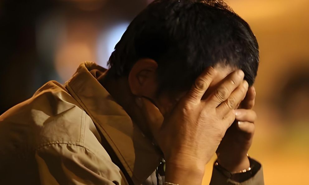 Khi người cha bật khóc vì con tốt nghiệp ĐH rồi ở nhà 