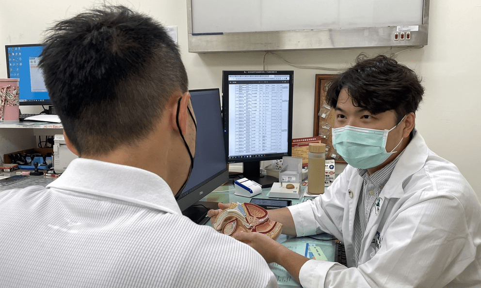 Đi khám vì nốt mụn nhỏ trên môi, nam thanh niên 29 tuổi phát hiện nhiều bệnh lây truyền qua đường tình dục